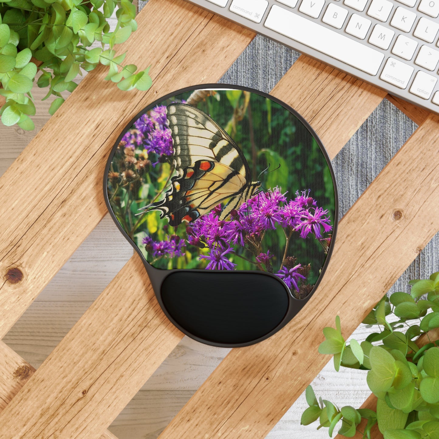 Butterfly Mouse Pad with Wrist Rest, Flap Your Way Through 8 Hours of Daydreaming and Wrist Comfort!