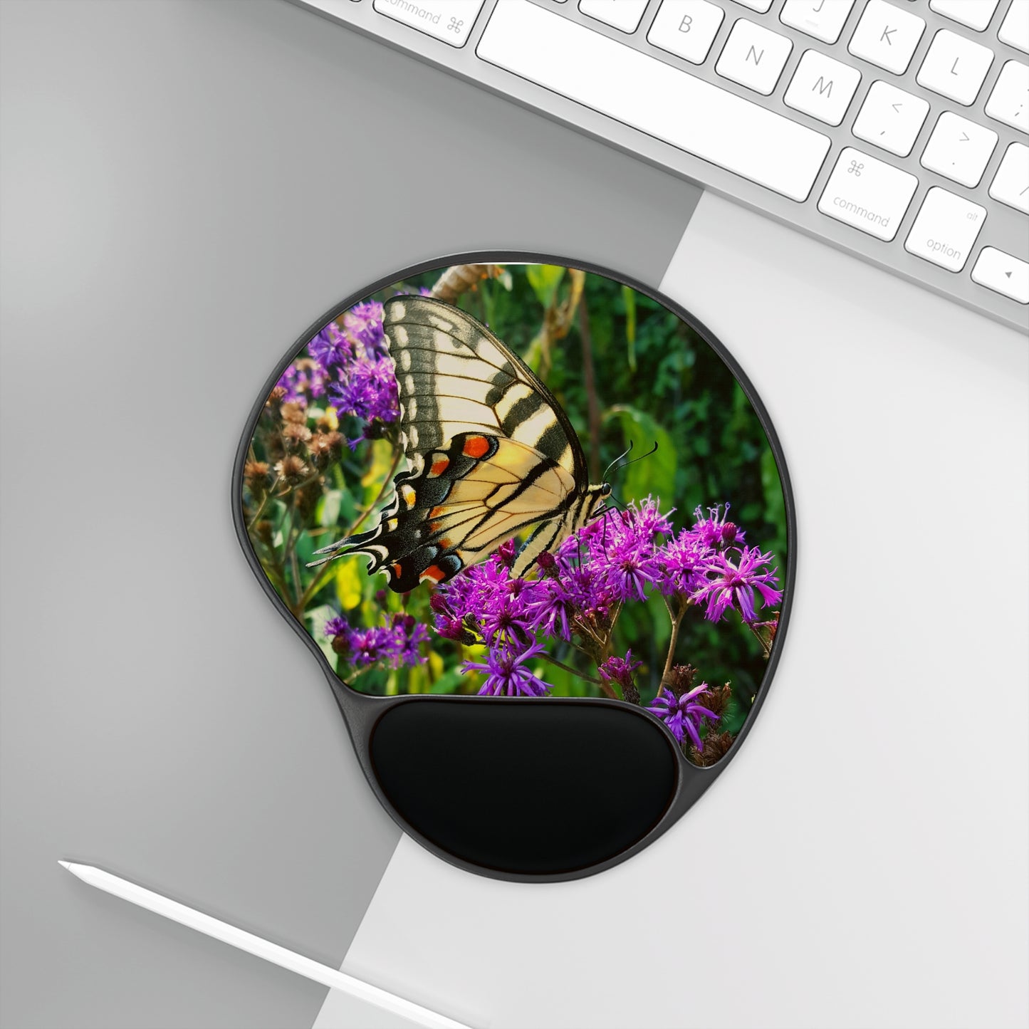 Butterfly Mouse Pad with Wrist Rest, Flap Your Way Through 8 Hours of Daydreaming and Wrist Comfort!